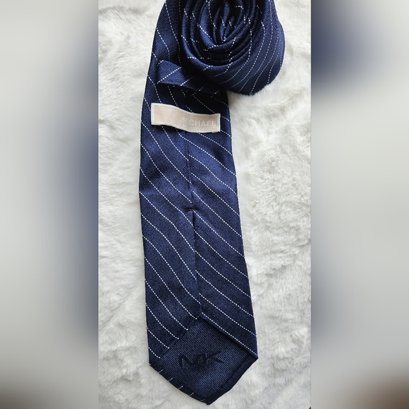 Micheal Kors Tie - Picture 2 of 4